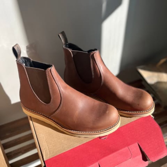 RED WING CLASSIC CHELSEA BOOTS - SIZE 11 MENS - Used comes with original box - Picture 4 of 5